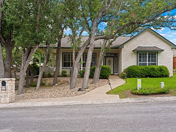 2nd image of 105 Saint Andrews Loop