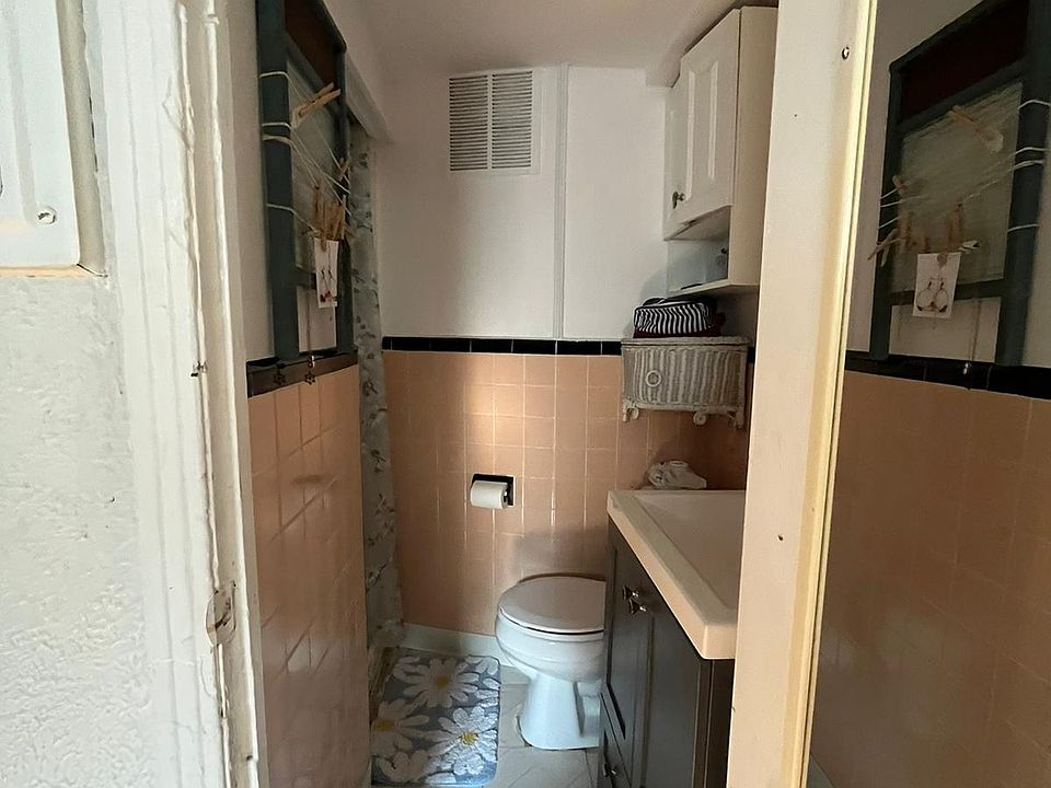 1st image of 454 E Broadway APT 3