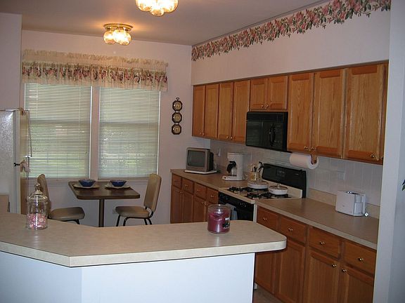 3rd image of 645 W Moreland Ave