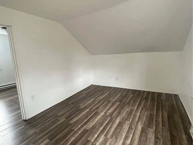 551 Sumner Ct — Photo 10