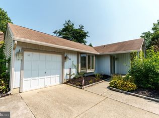 56 Stratford Ln, Mount Laurel, NJ 08054