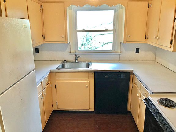 5th image of 444 W Chestnut St #1
