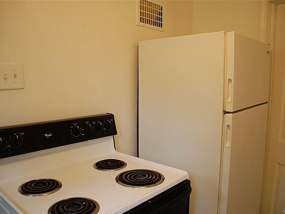 3rd image of 130 Kenview Ave