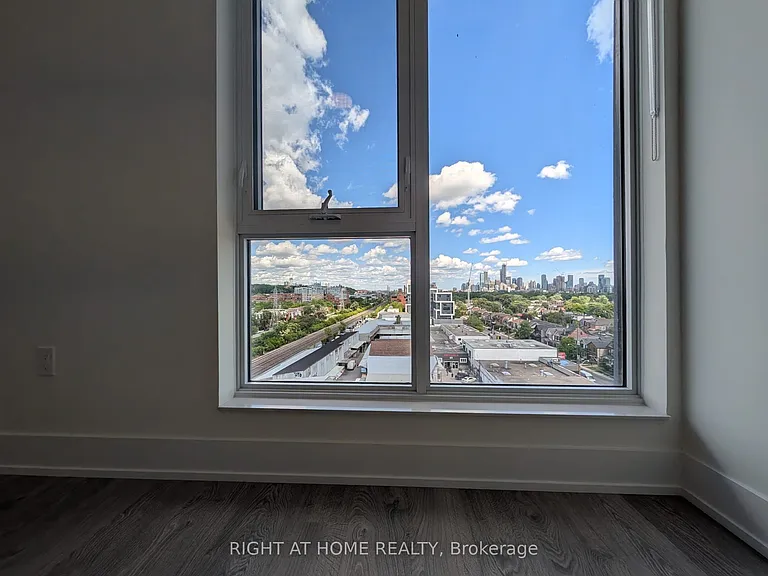 858 Dupont St #824 — Photo 9