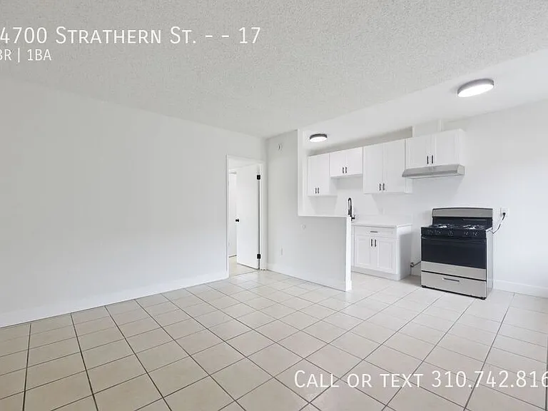 14700 Strathern St #17 — Photo 5