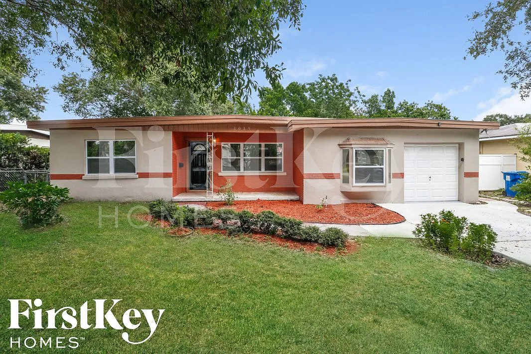 3 bed, 2.0 bath, 1579 sqft, $3,135 — Photo 1