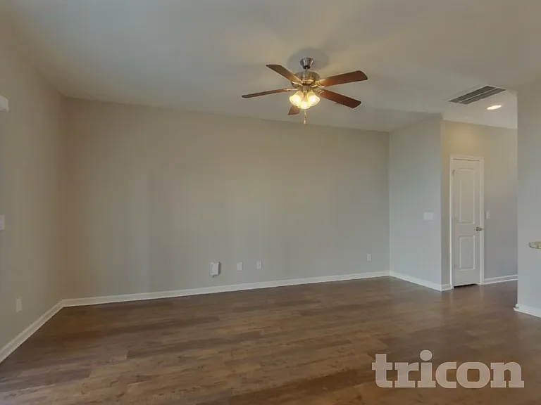 926 Dawsons Park Way — Photo 2