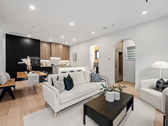 4th image of 5034 Granville St #2