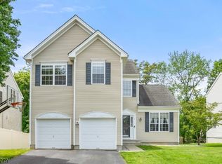 41 Musky Ridge Dr, Hackettstown, NJ 07840