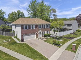 654 Berwick Pl, Roselle, IL 60172