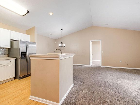 4th image of 677 Spring Valley Dr