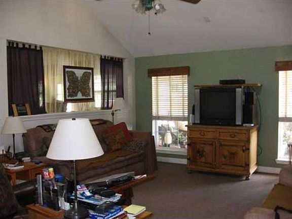 2nd image of 1631 West Ln