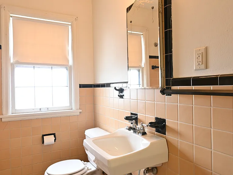 1317 College Ct #W — Photo 10