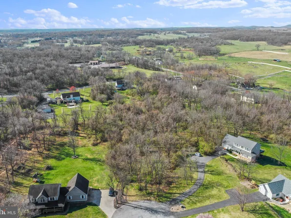 52 Palace Ct, Inwood, WV 25428