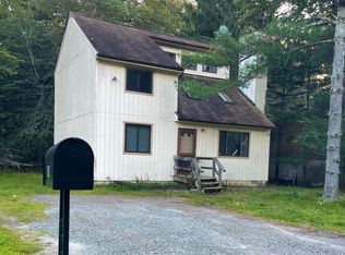 9056 Idlewild Dr, Tobyhanna, PA