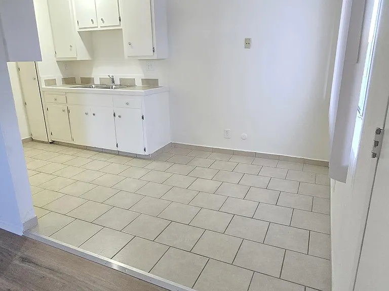 Baldwin Ave. Apartments — Photo 5