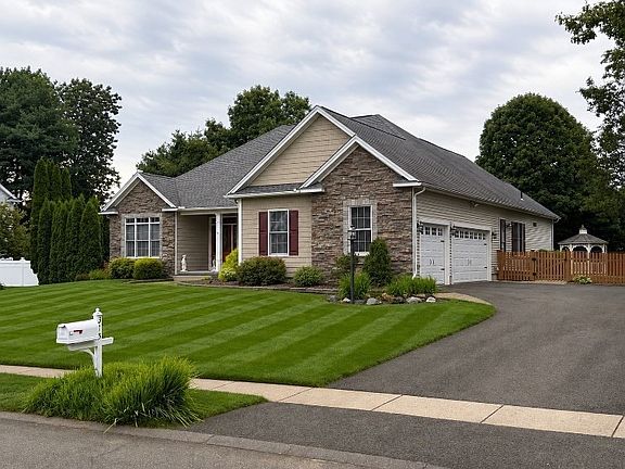 3rd image of 315 Munger Hill Rd