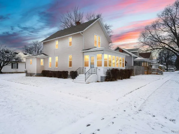 2401 Walnut St, Port Huron, MI 48060