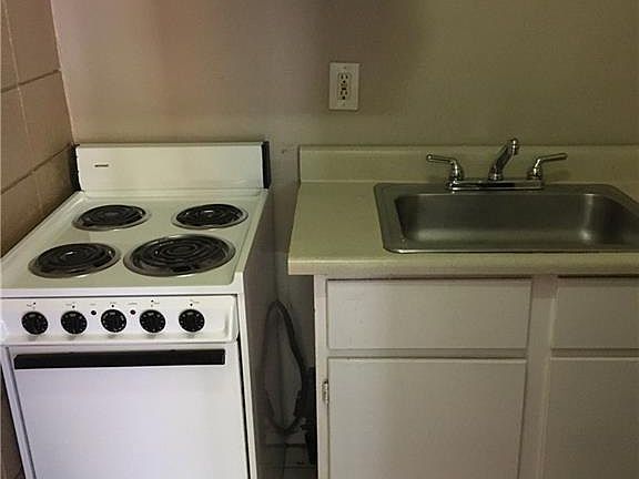 3rd image of 311 E 31st St APT 106