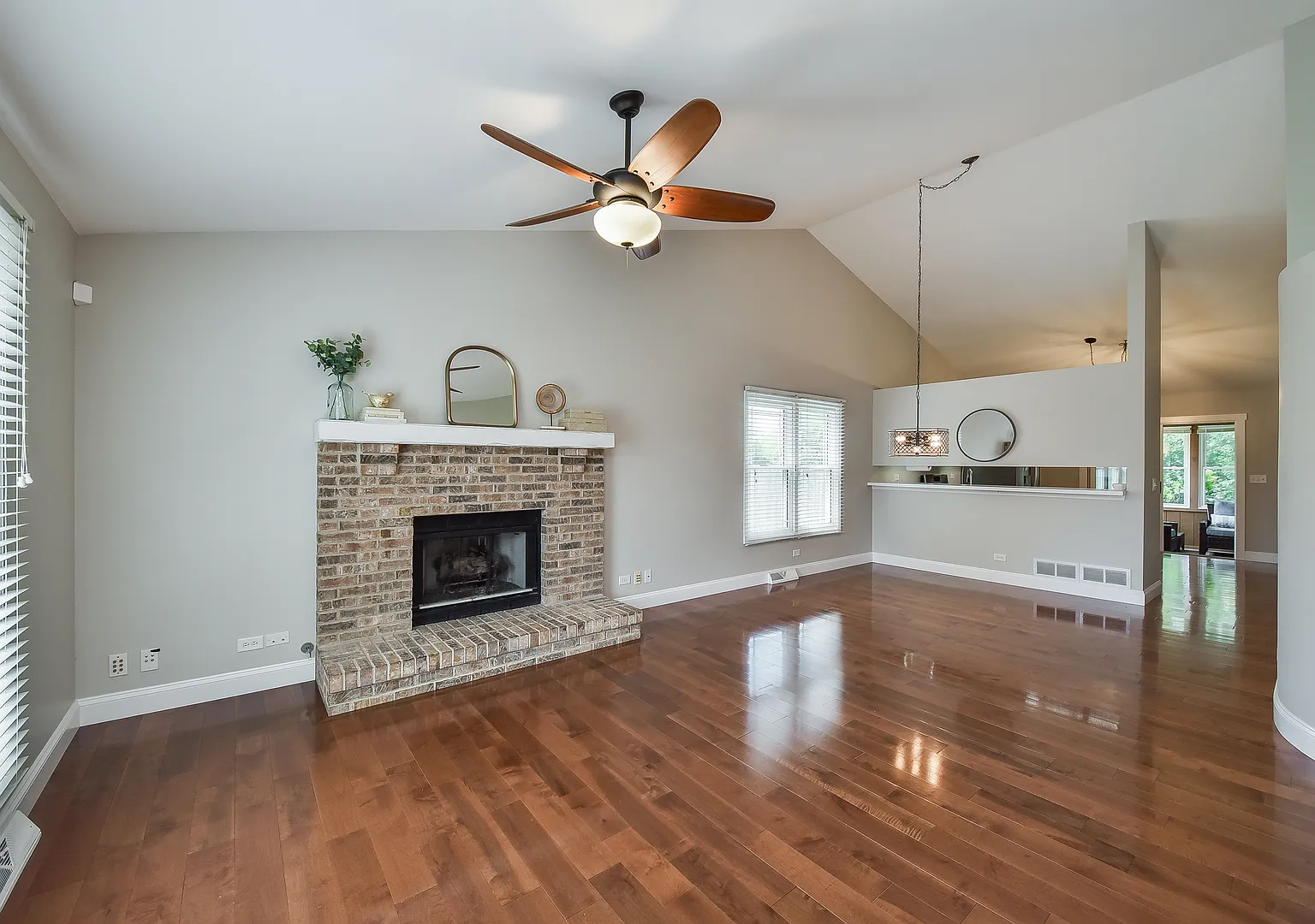 3 bed, 2.5 bath, 1412 sqft, $3,750 — Photo 2