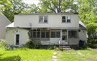 3rd image of 1567 E 337th St
