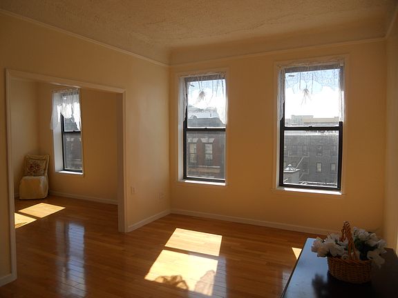 2nd image of 79 Hamilton Pl APT 22
