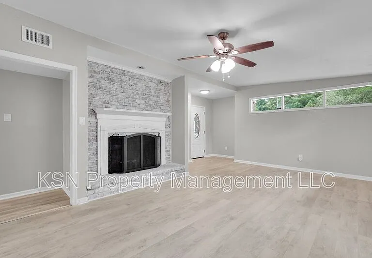 117 Windsor Rd — Photo 11