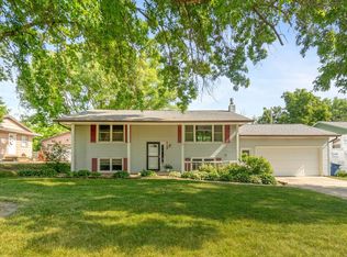 2128 Cardinal Dr, Waterloo, IA 50701