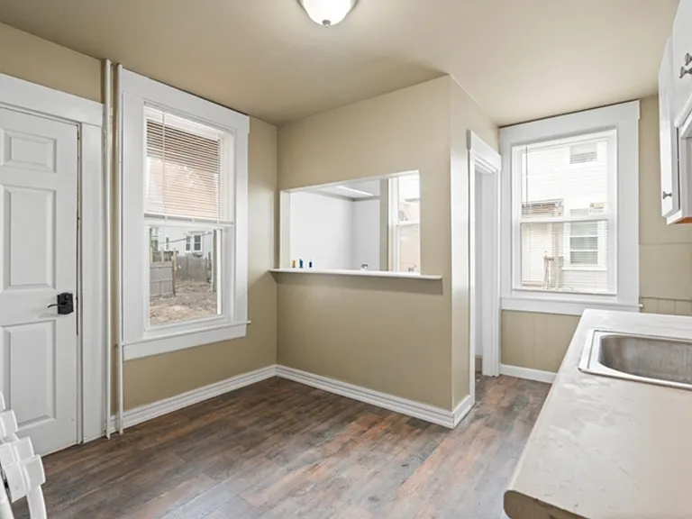 32 Gleason St #1 — Photo 5