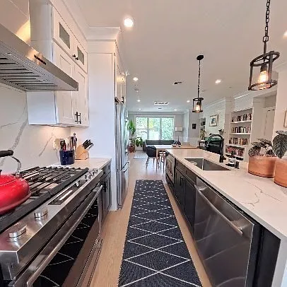3 bed, 2.0 bath, 1172 sqft, $5,100 — Photo 4