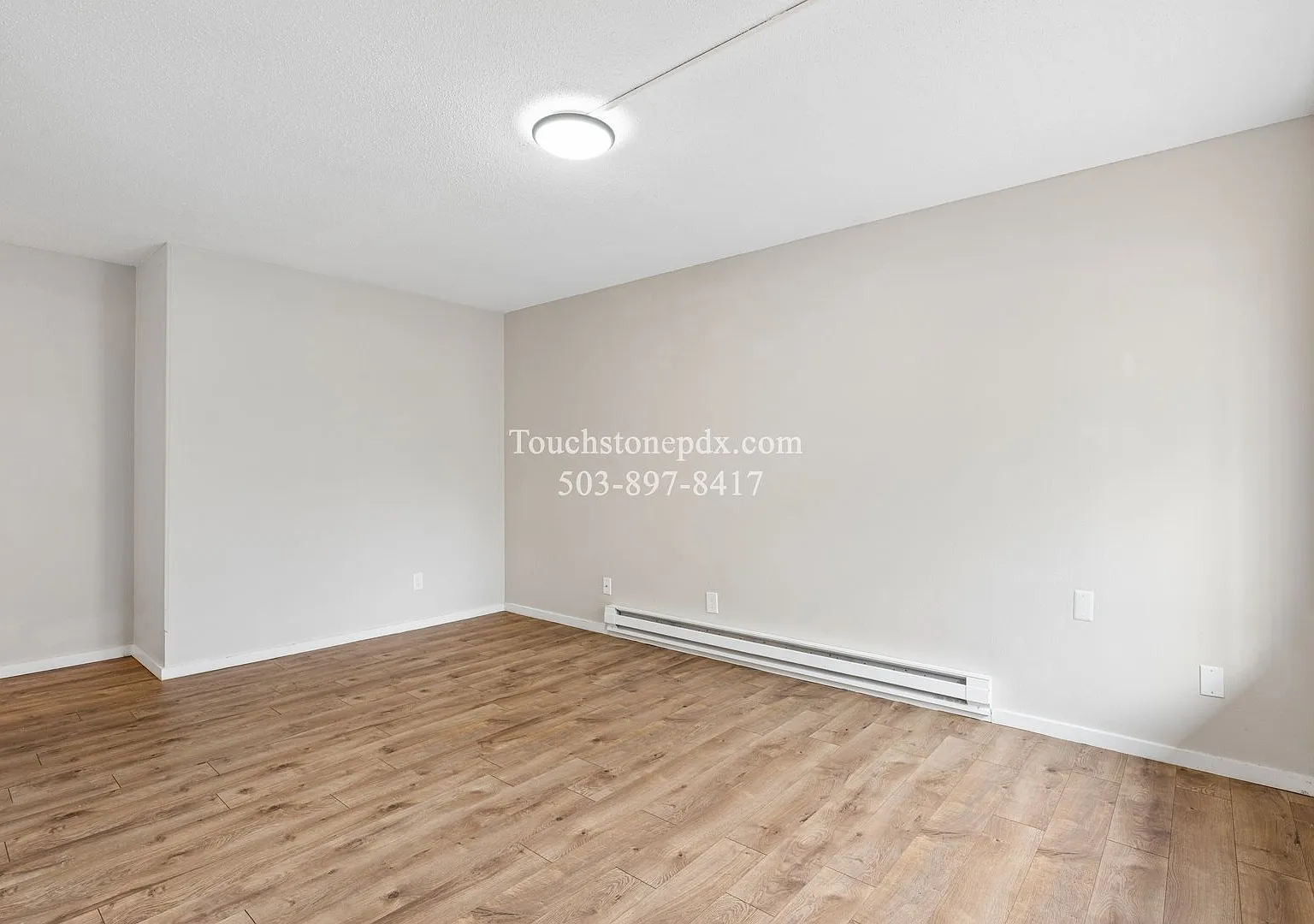 Charming 1-Bedroom Apartment with Parking! — Photo 3