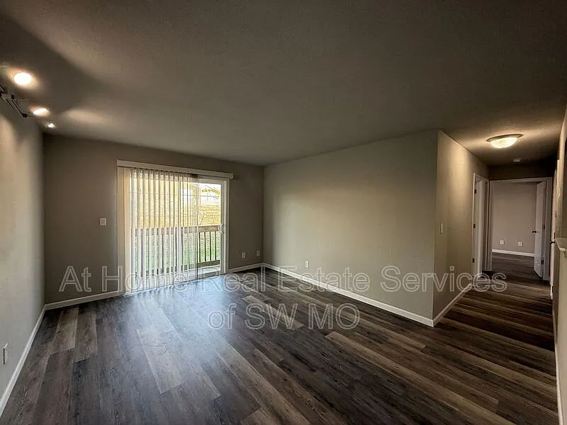 2 bed, 2.0 bath, 900 sqft, $905 — Photo 2