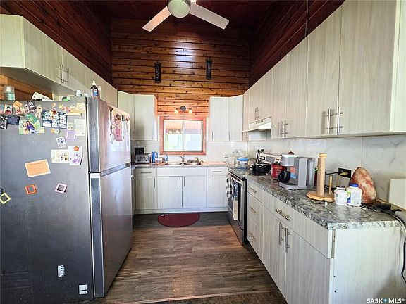 3rd image of 121 10th AVENUE NE