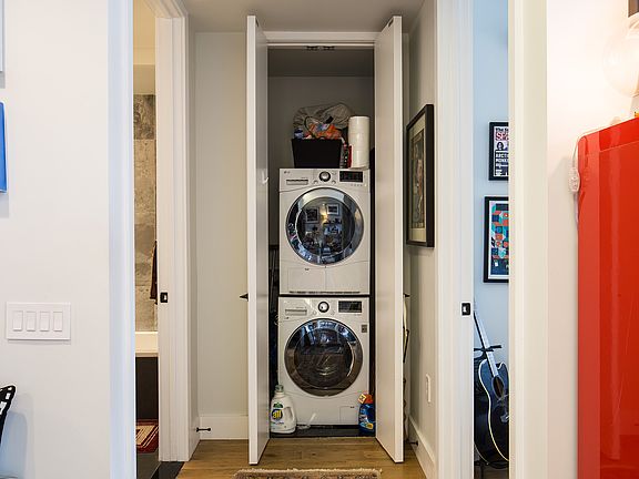 4th image of 670 Pacific St #606
