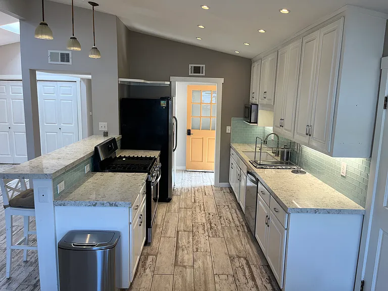 1476 Namouna St — Photo 3