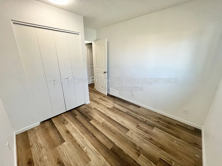 5 Laval Ct W #UPPER LEVEL — Photo 11