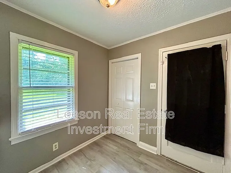 1101 James St — Photo 11