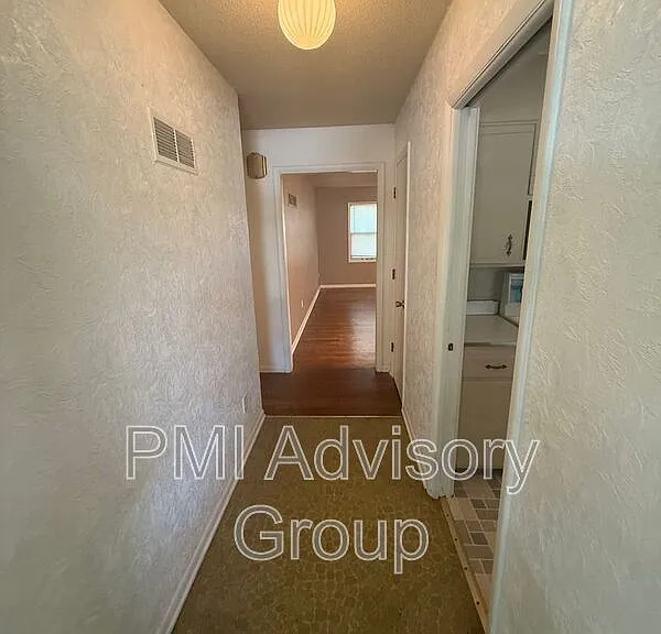1643 SW Knollwood Dr — Photo 2