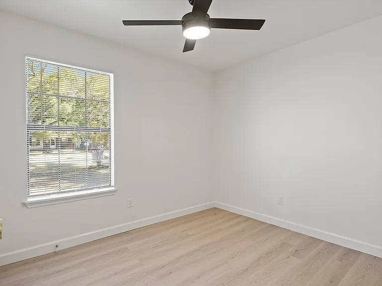 8477 Titus Ln — Photo 15
