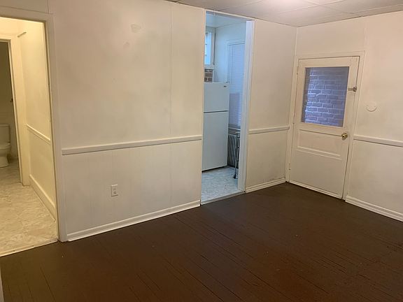4th image of 745 E Market St APT 1