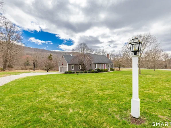15 Studio Hill Circle, Kent, CT 06757
