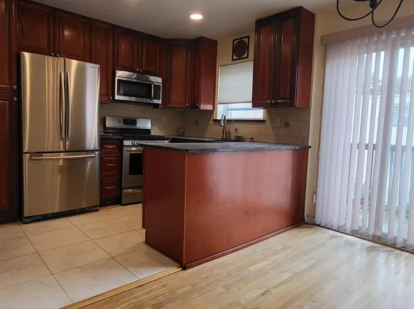 1027 Throgmorton Ave, Bronx, NY 10465