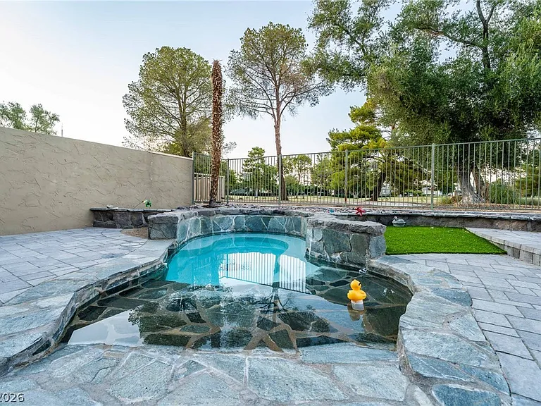 980 Vegas Valley Dr — Photo 36