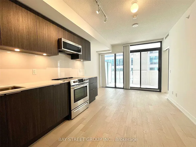 25 Richmond St E #804 — Photo 3