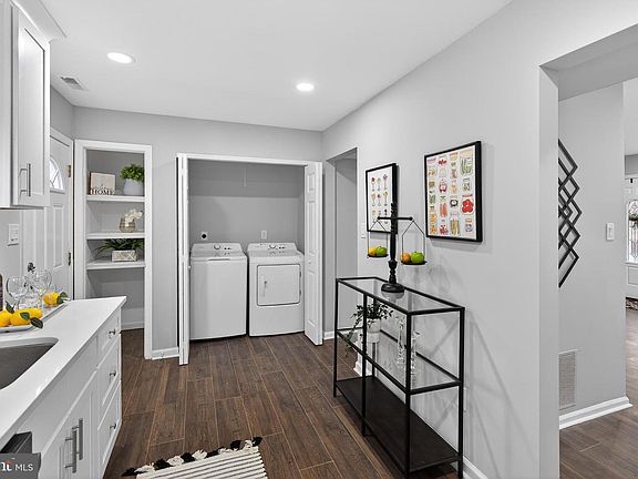 5th image of 474 Saint Mary St