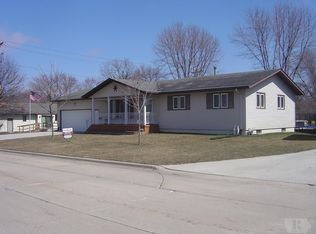 2204 Rodlyn Rd, Webster City, IA 50595