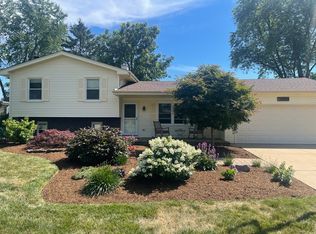 242 El Paso Ln, Carol Stream, IL 60188