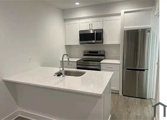 Studio, 550 sqft, $1,550 — Photo 2