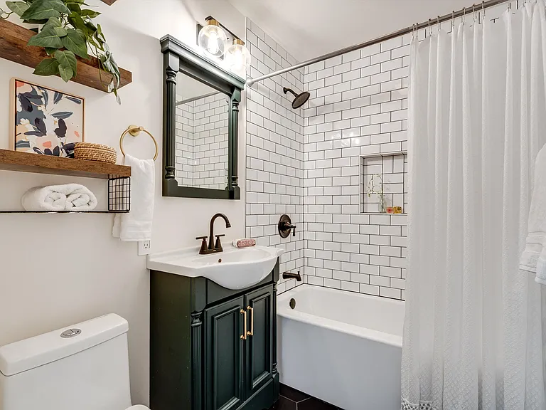 2030 W Lincoln Ave — Photo 19