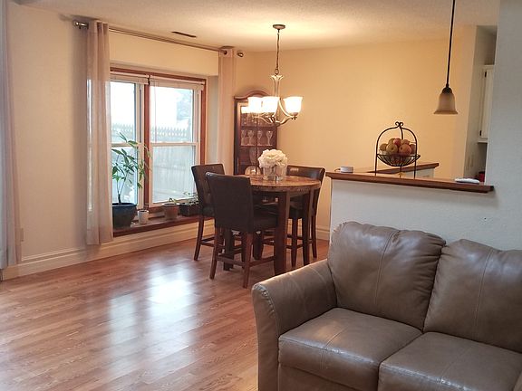 5th image of 74 Stoney Creek Dr